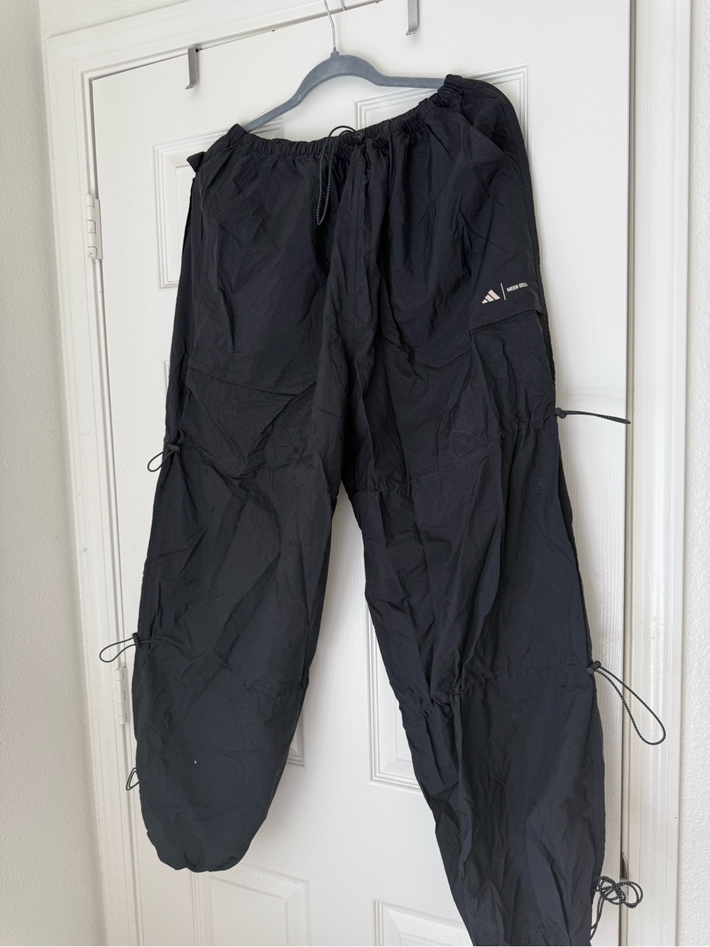 Size L Adidas X Moon Boot Unisex Parachute Loose FIT Pants, Black.